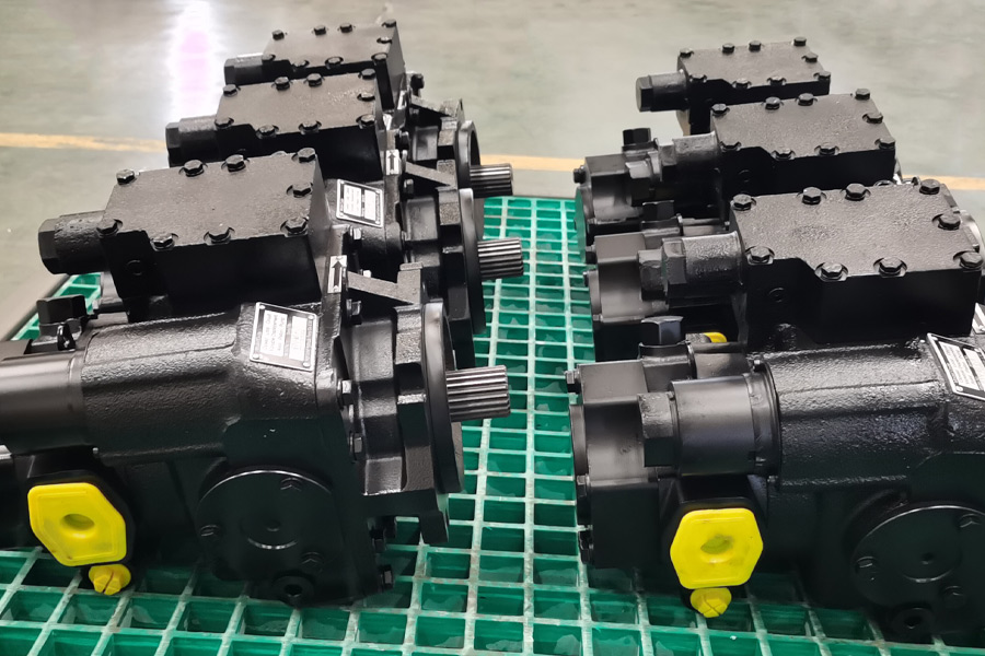 Harvester hydraulic piston pump